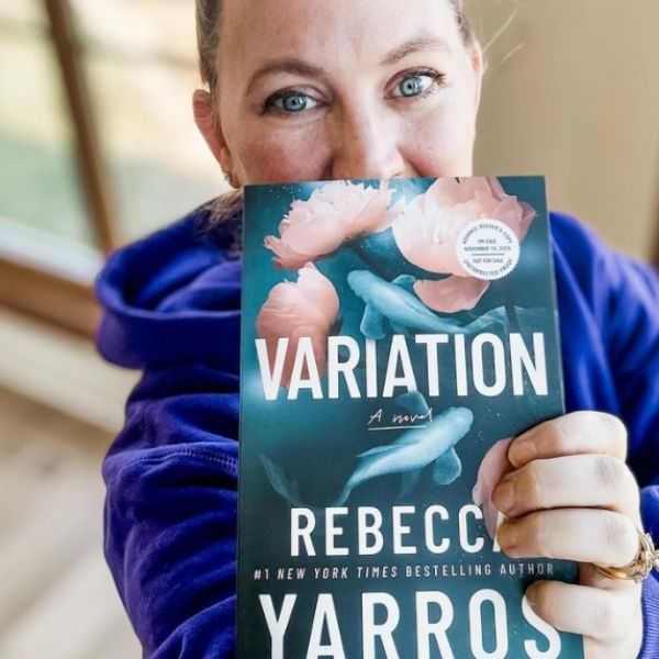 Biography Rebecca Yarros